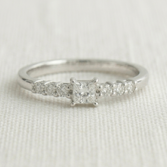 Anillo Solitario Princess Grifa