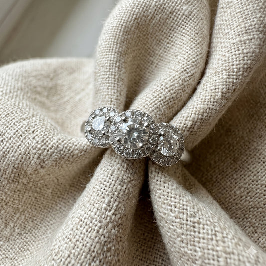 Anillo Triple Halo Grifa