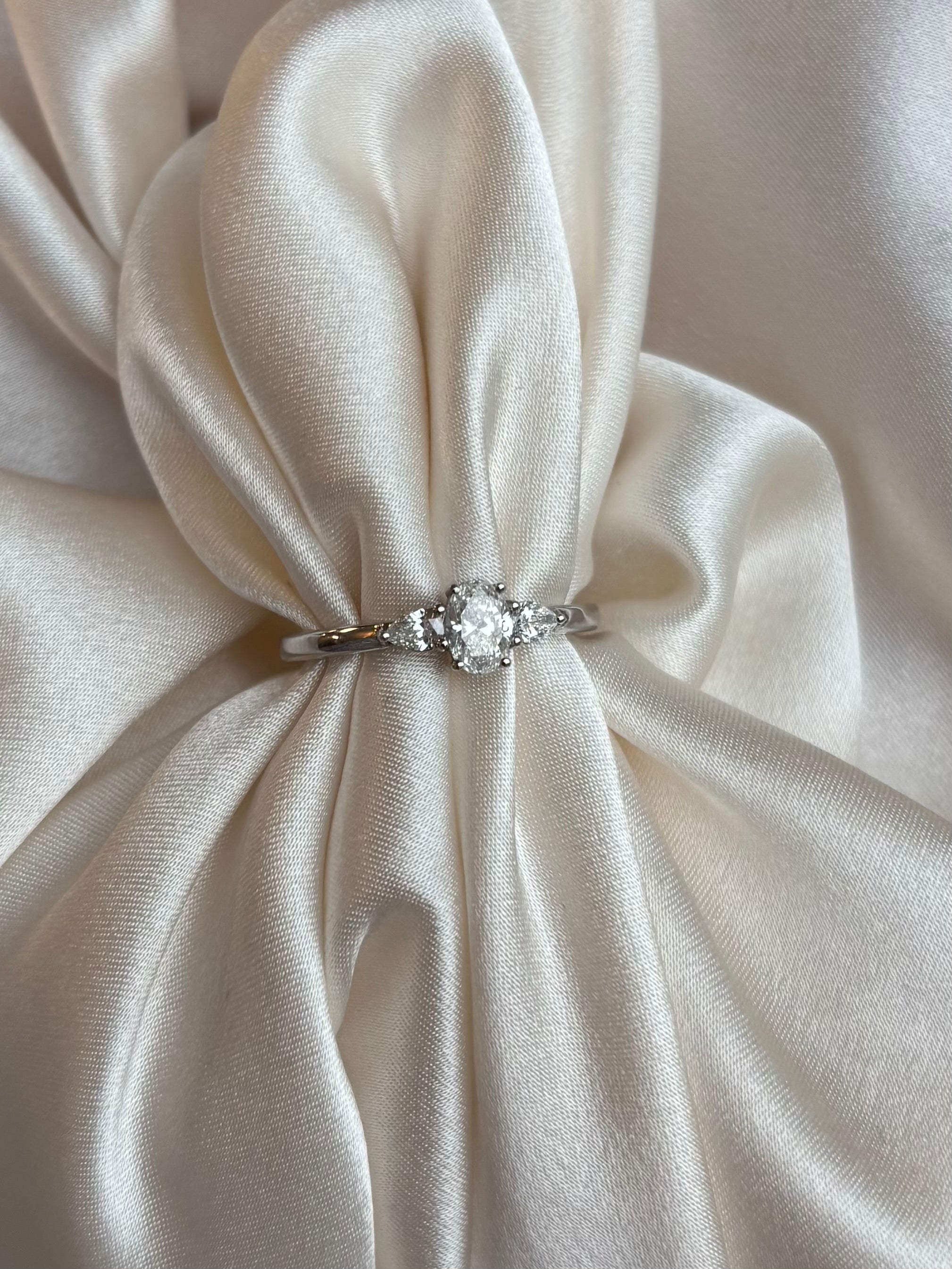 Anillo Oval Pear