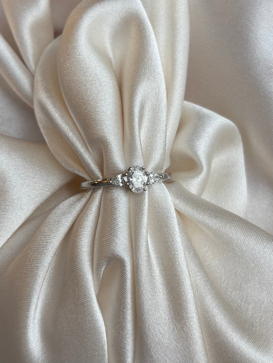 Anillo Oval Pear