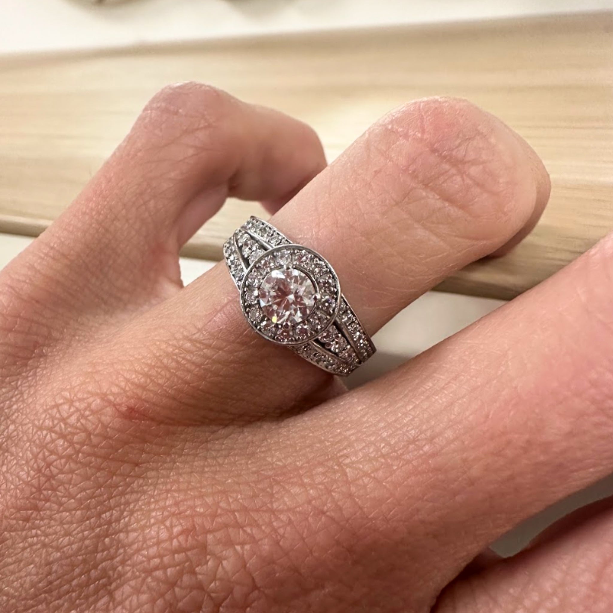Anillo Triple Halo Riel