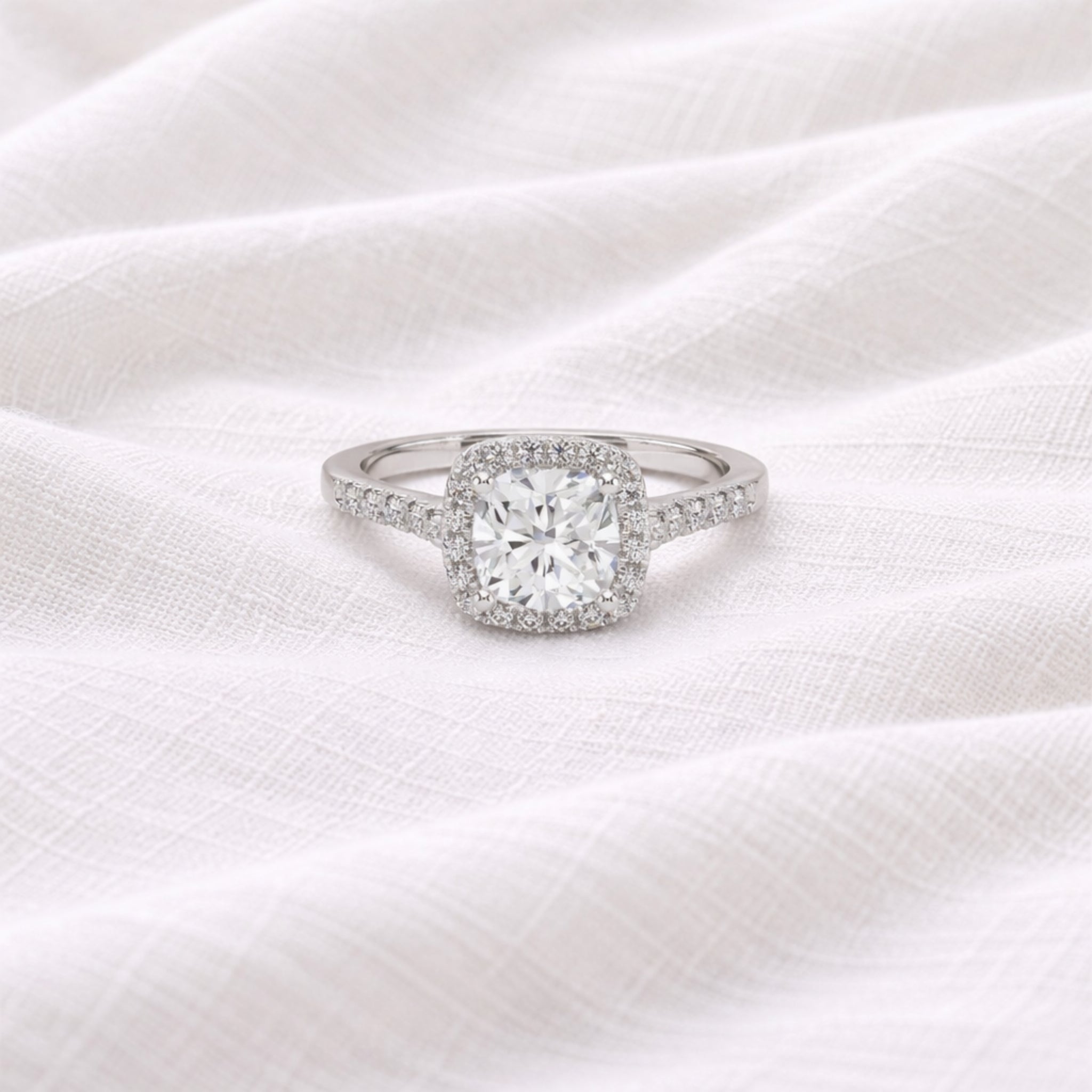 Anillo Halo Cushion Grifa