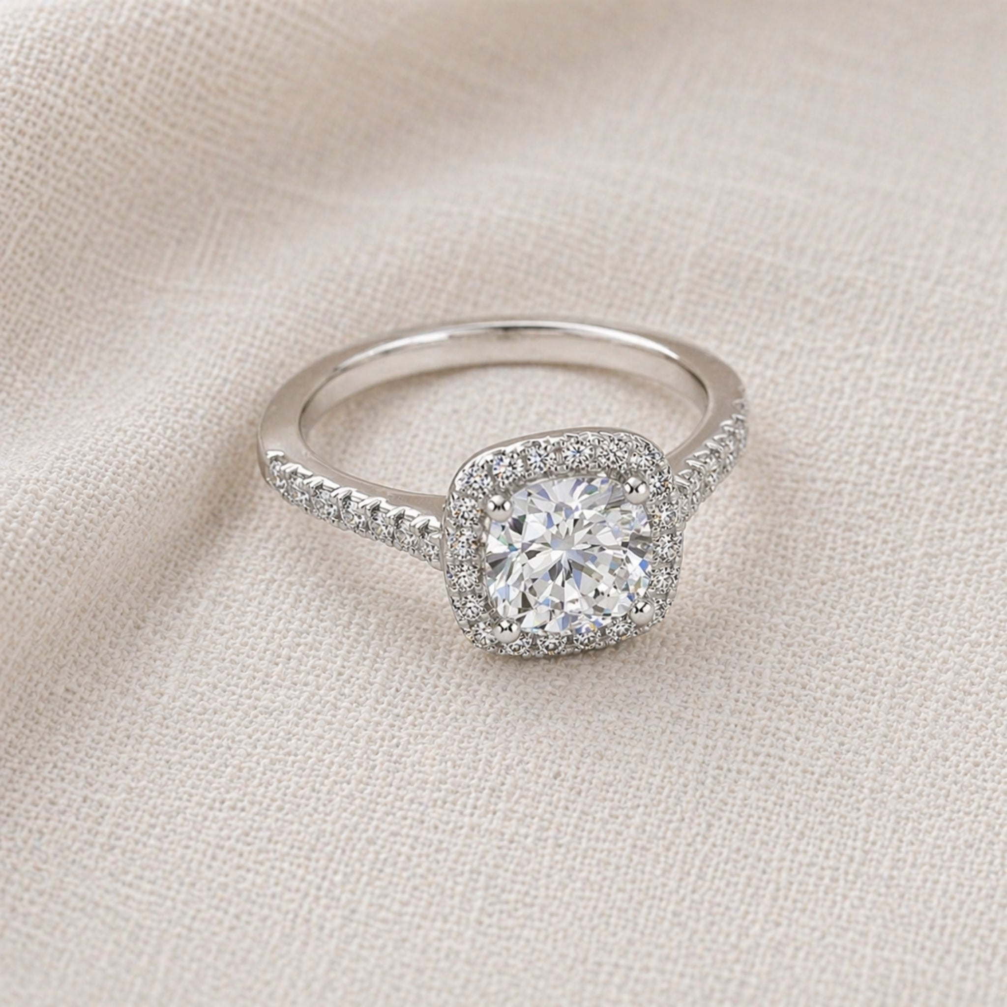 Anillo Halo Cushion Grifa