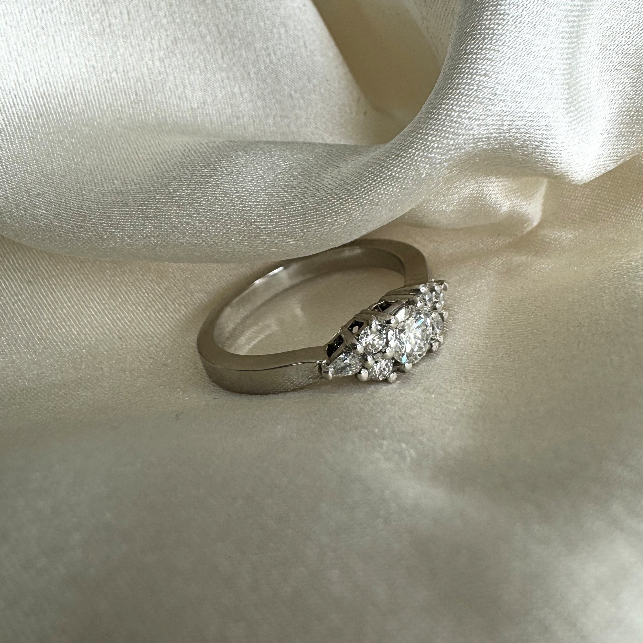 Anillo Solitario Pear