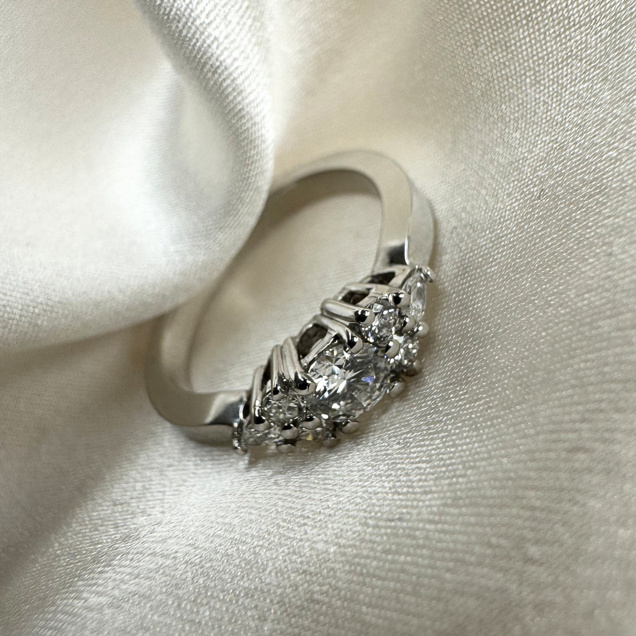Anillo Solitario Pear