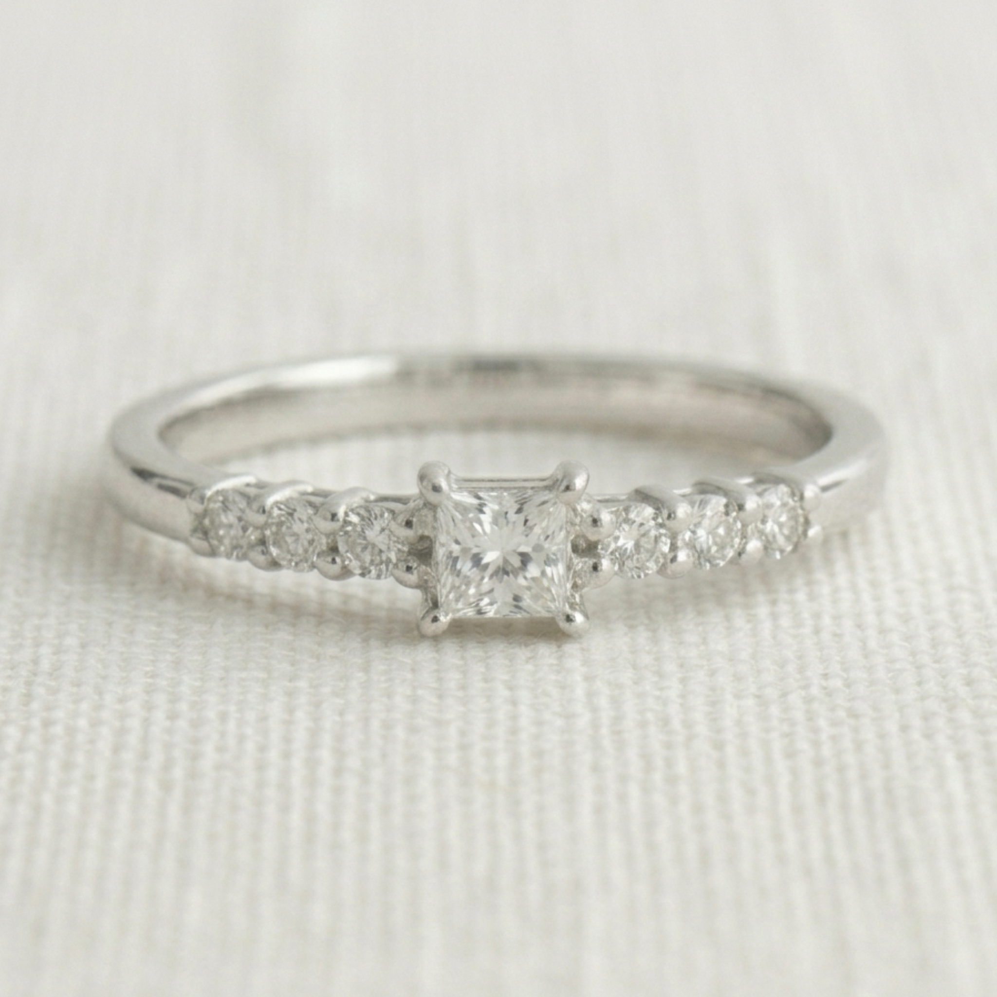 Anillo Solitario Princess Grifa