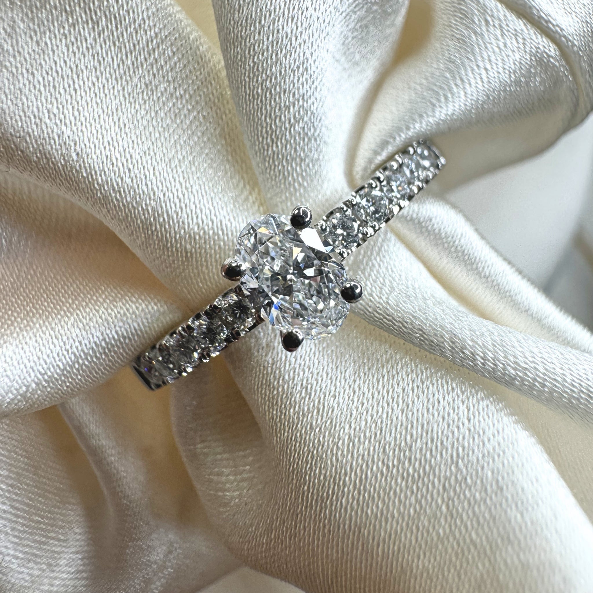 Anillo Solitario Oval Plus