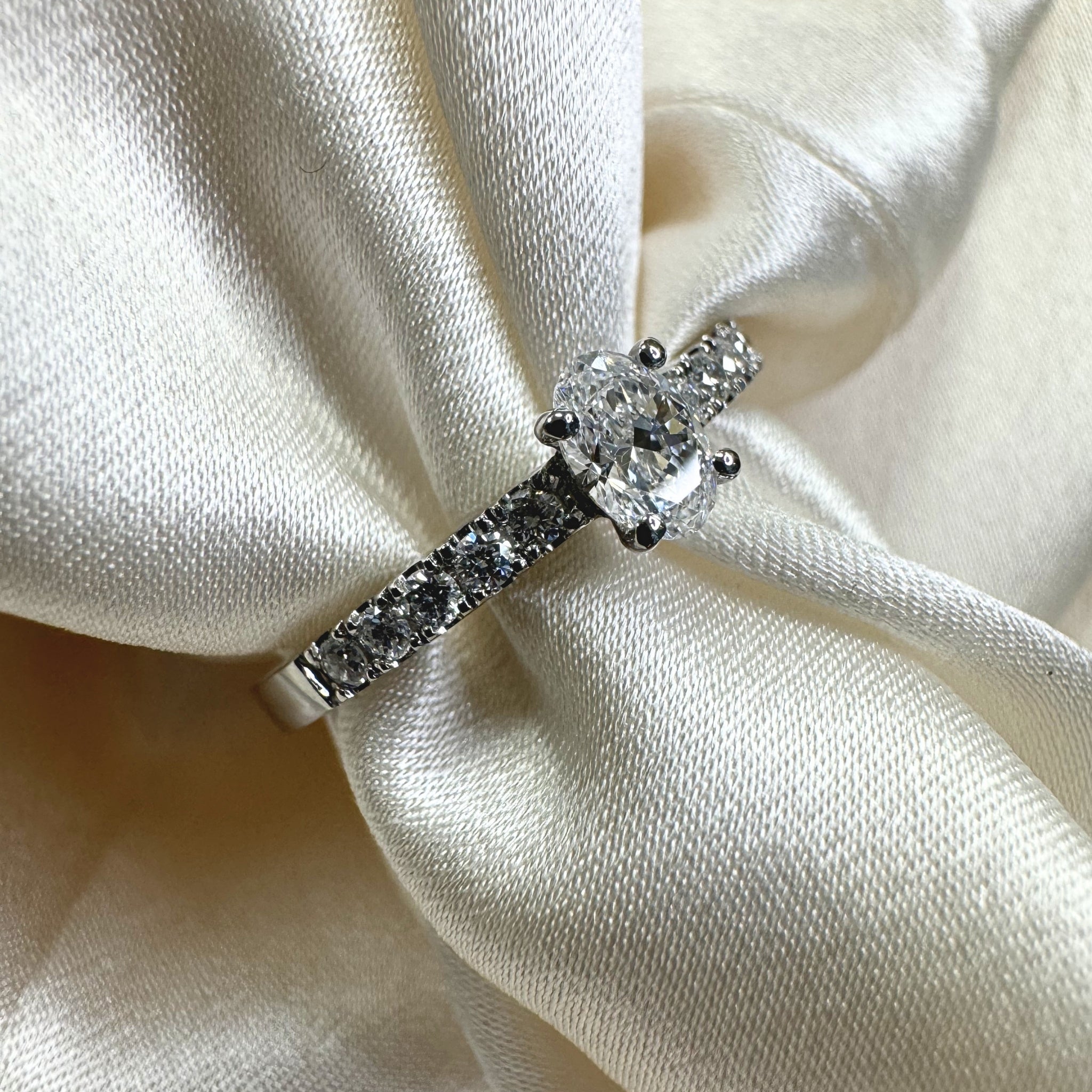 Anillo Solitario Oval Plus
