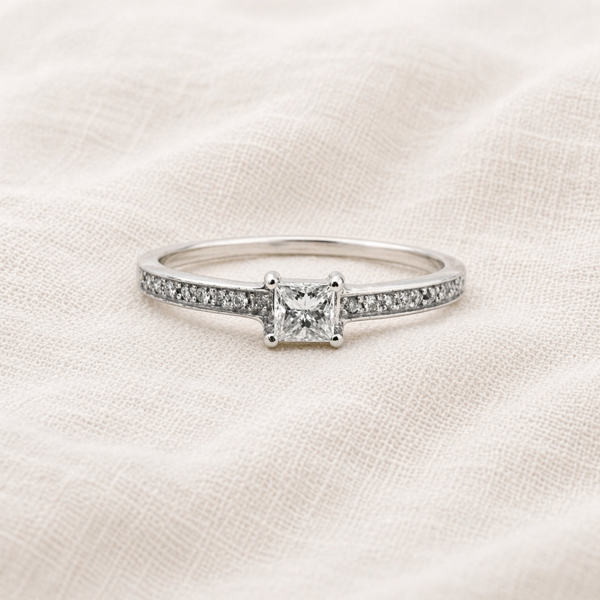Anillo Princess Riel