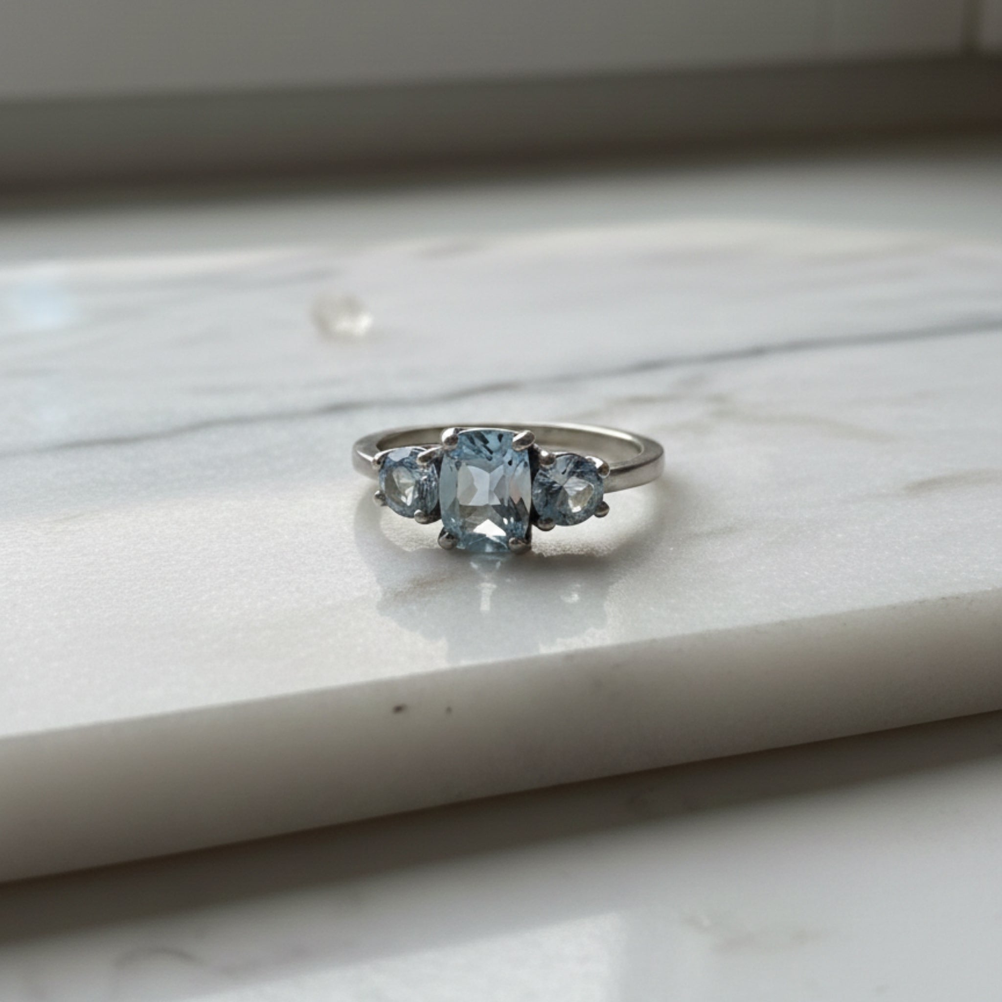 Anillo Tresillo Aguamarina