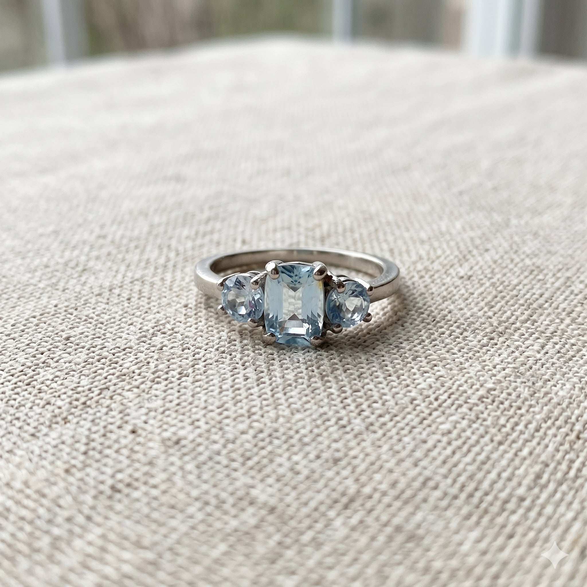 Anillo Tresillo Aguamarina