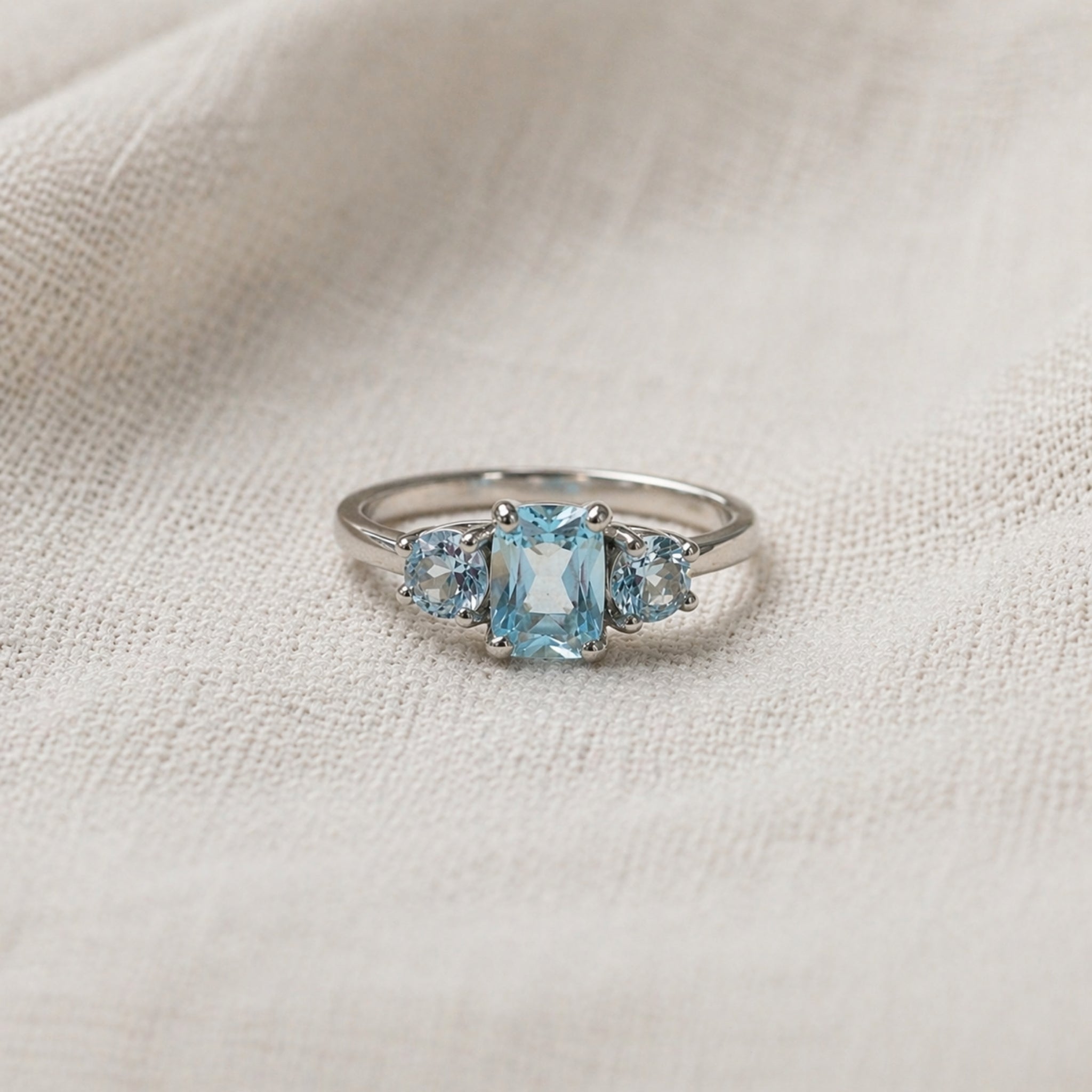 Anillo Tresillo Aguamarina