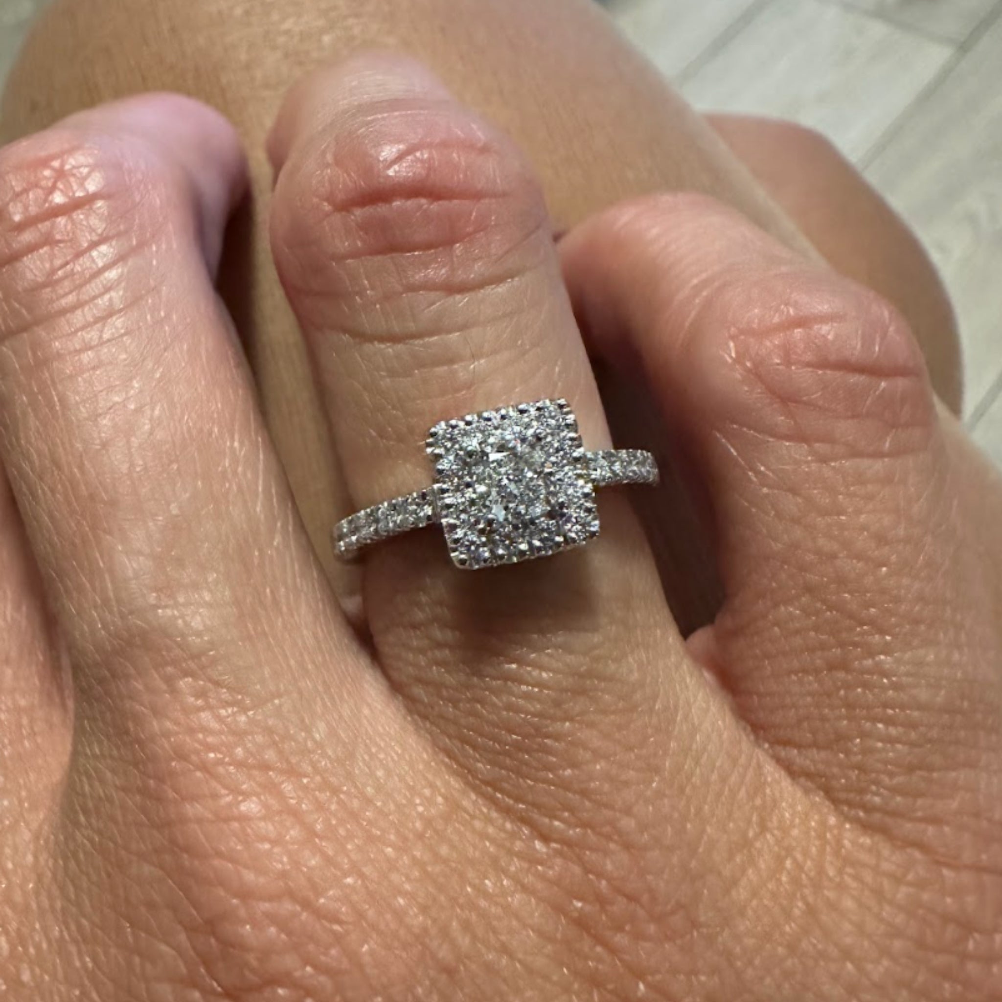 Anillo Halo Cushion Grifas
