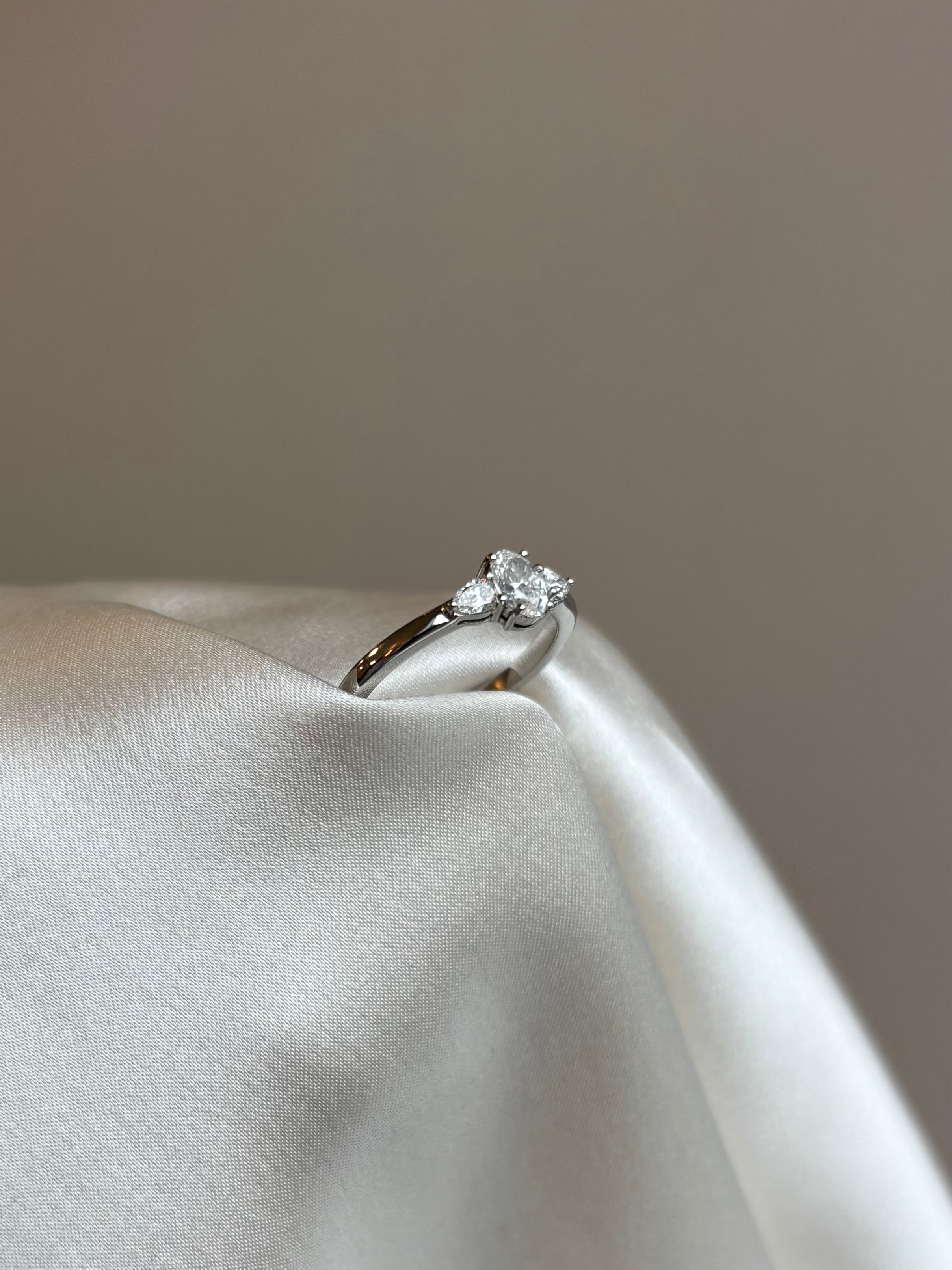 Anillo Oval Pear