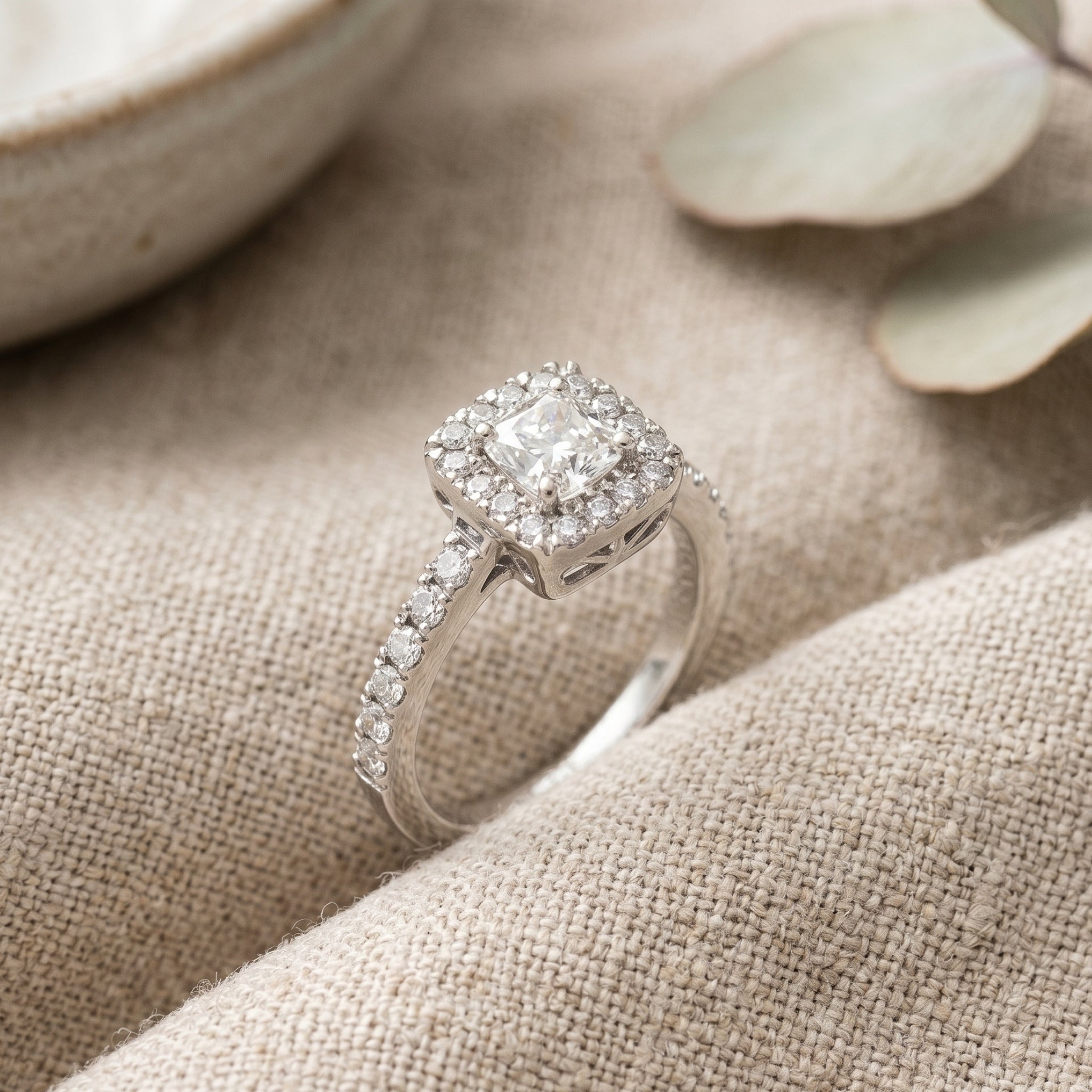 Anillo Halo Cushion Grifas