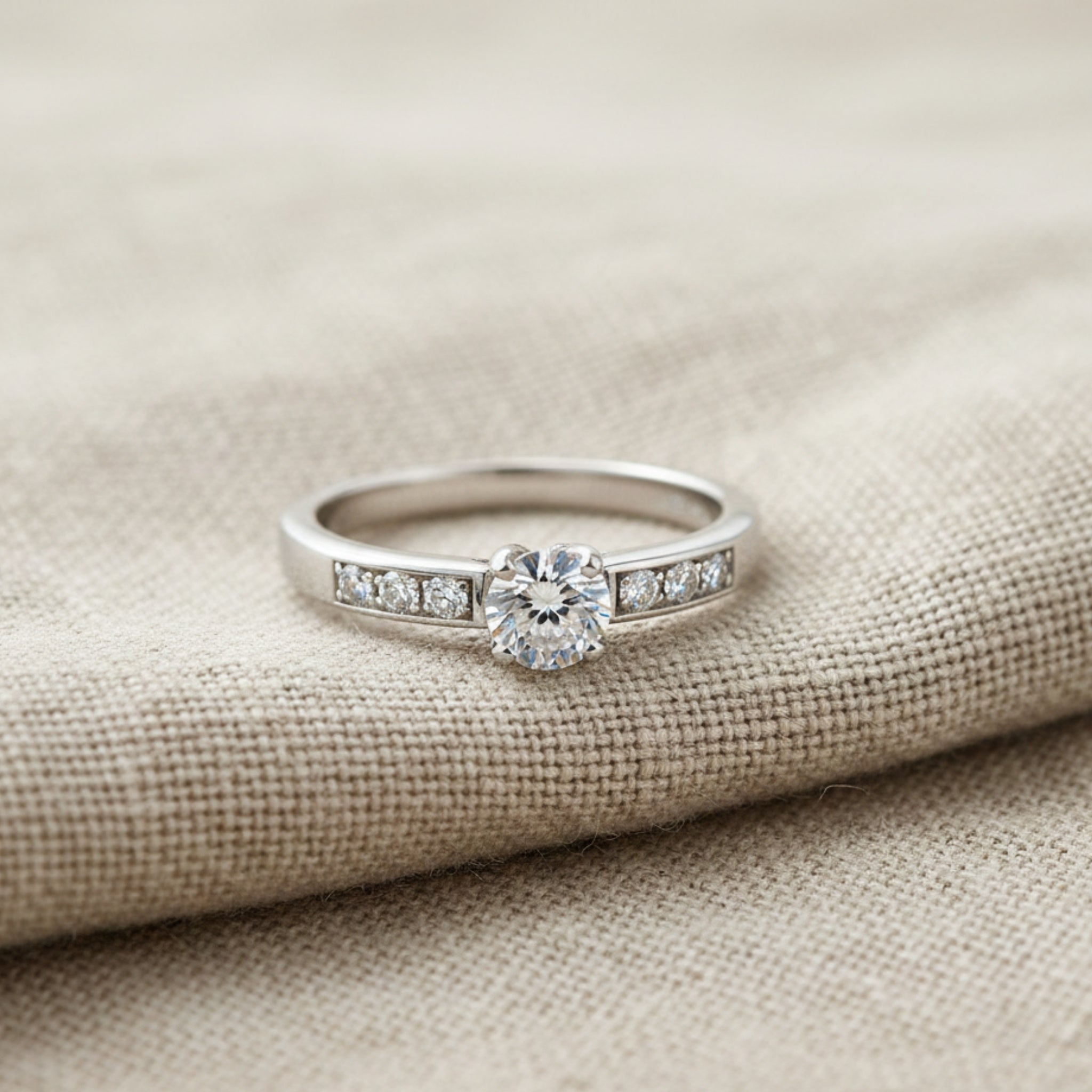 Anillo Solitario Riel
