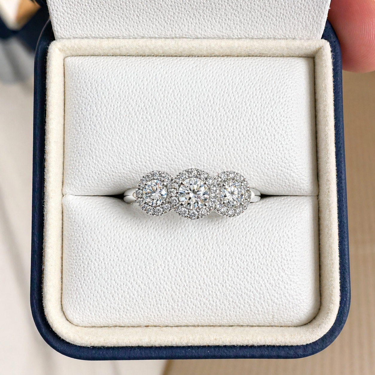 Anillo Triple Halo Grifa