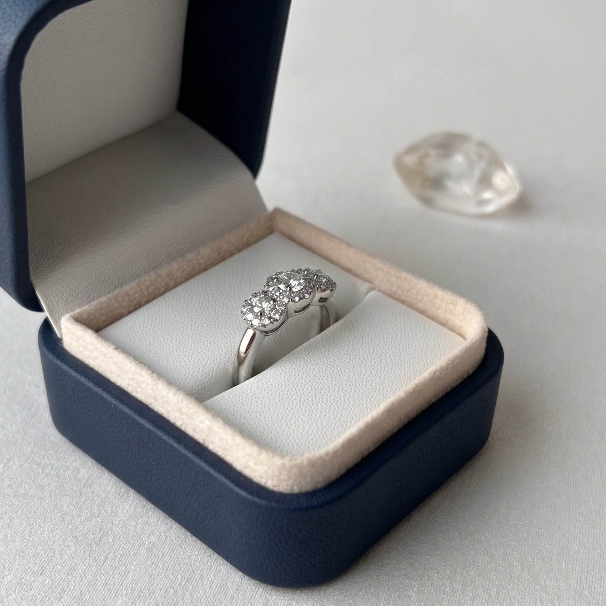 Anillo Triple Halo Grifa