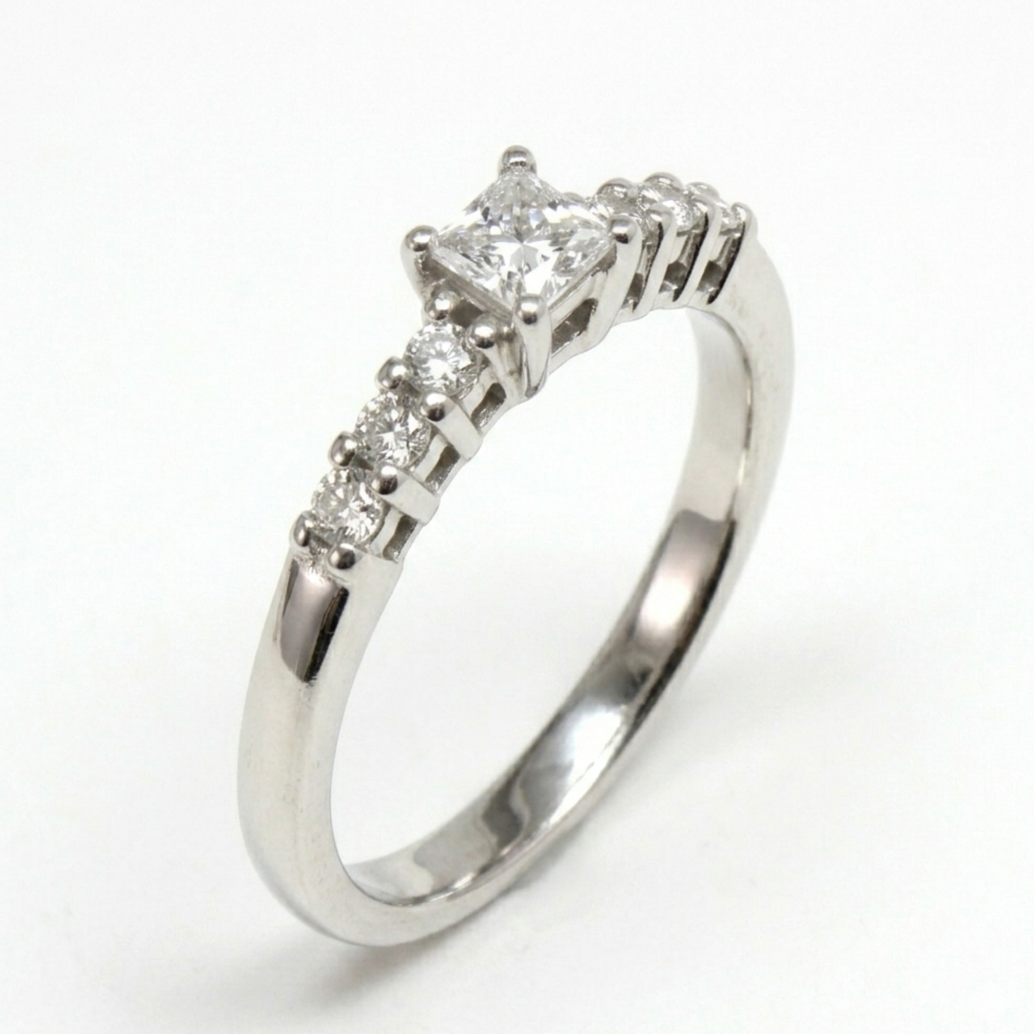 Anillo Solitario Princess Grifa