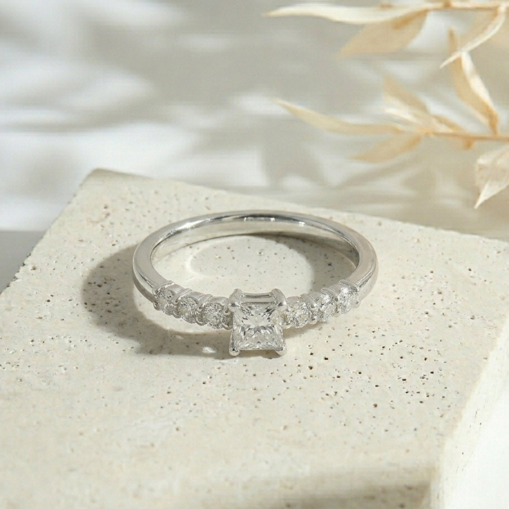 Anillo Solitario Princess Grifa