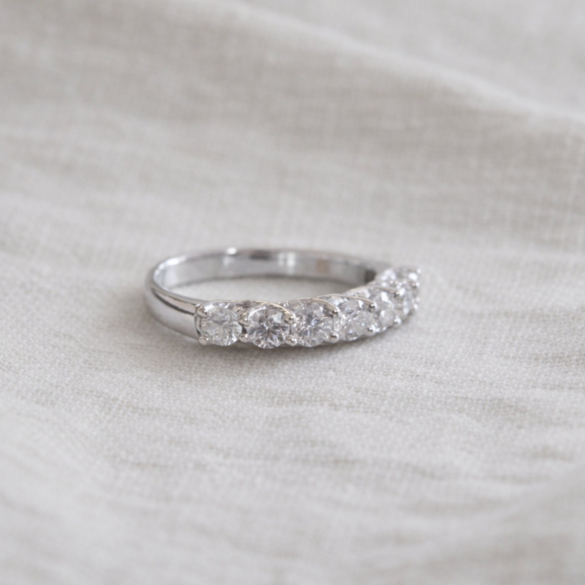 Anillo Cintillo Entrelazado