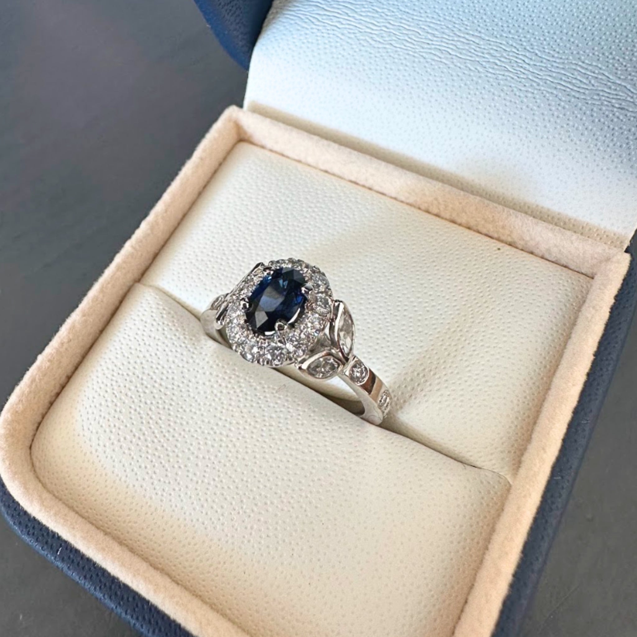 Anillo Zafiro Flor