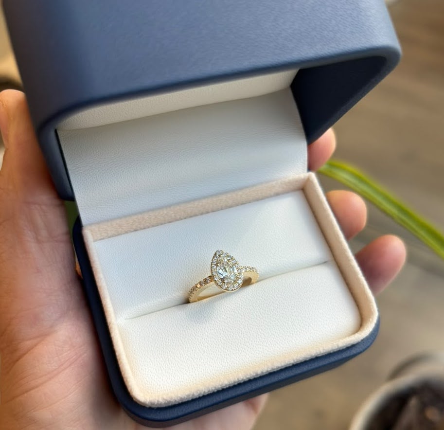 Anillo Pear Pavé