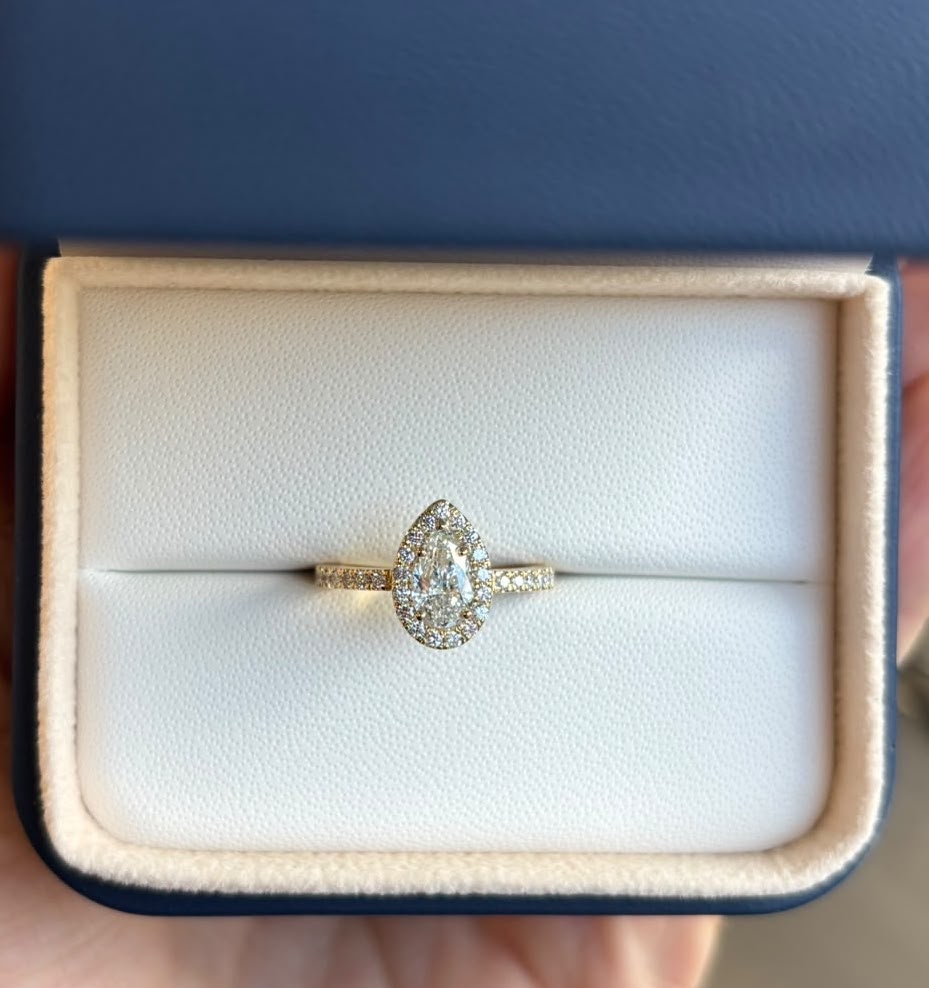 Anillo Pear Pavé