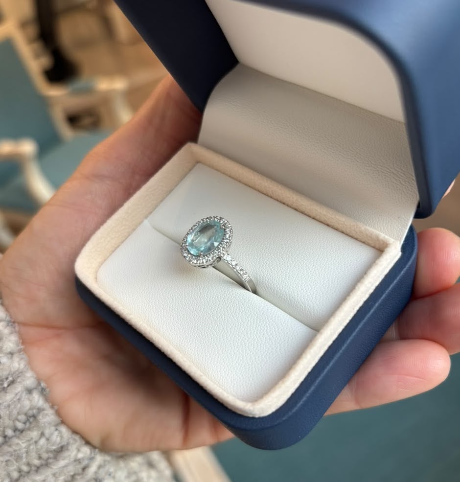 Anillo Aguamarina oval Pavé