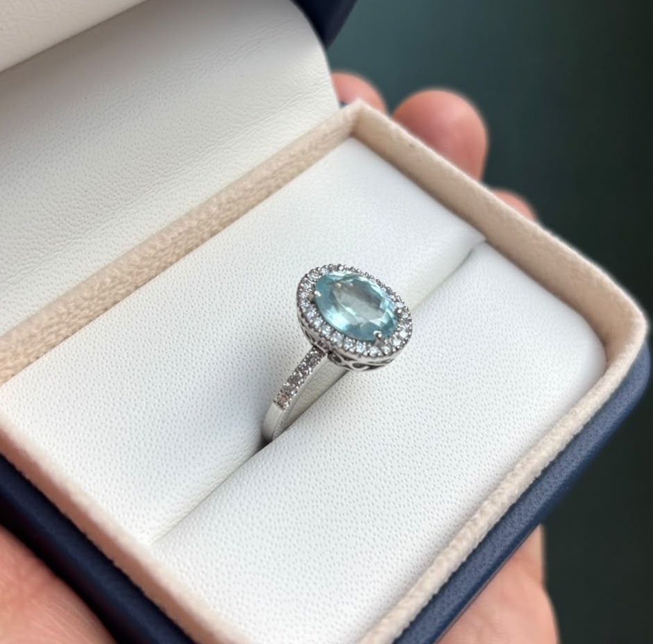 Anillo Aguamarina oval Pavé