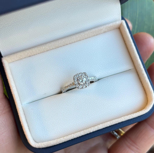 Anillo Halo Cushion