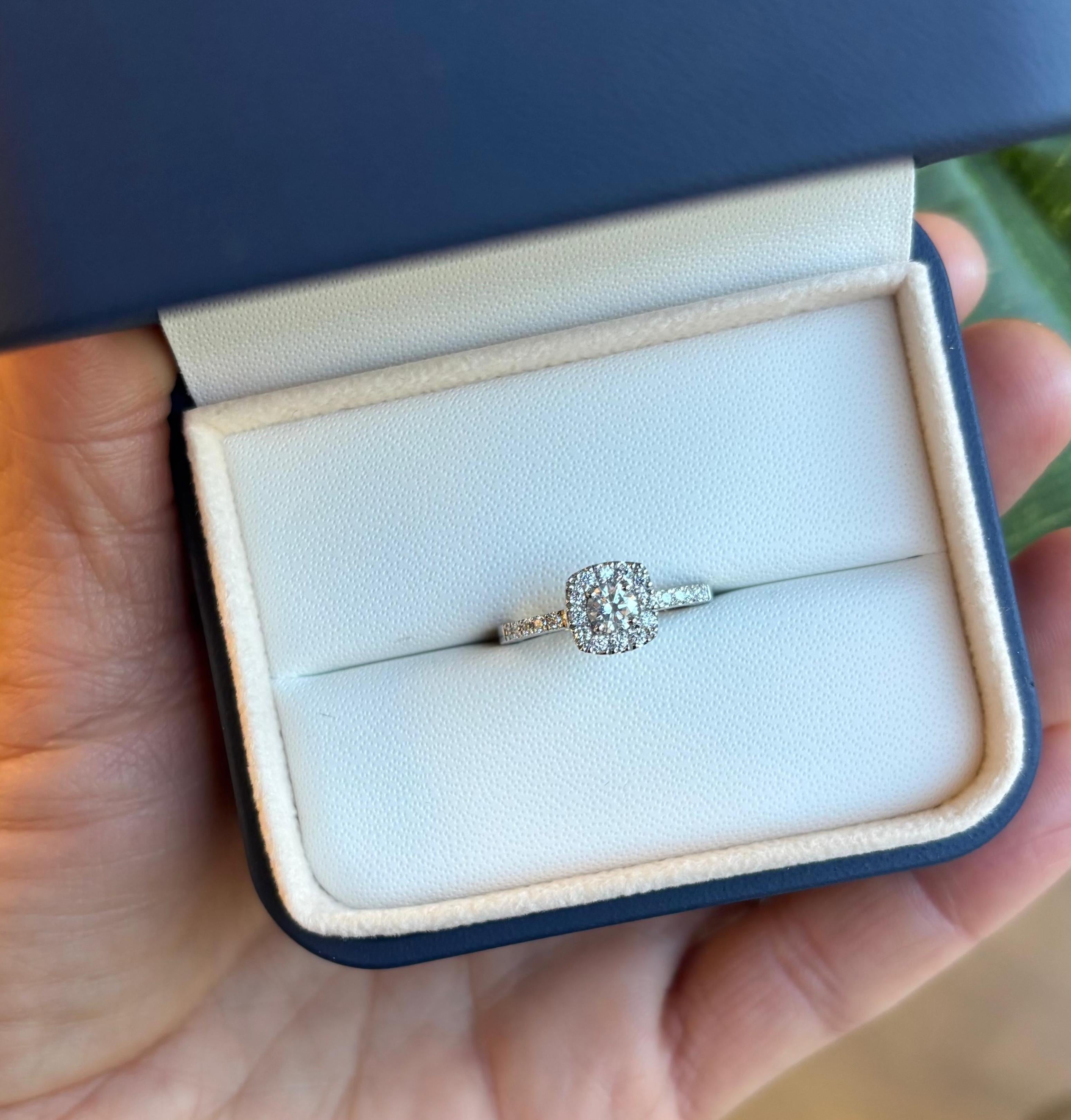 Anillo Halo Cushion