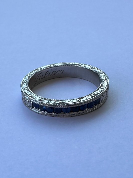 Anillo Cintillo tallado Zafiro