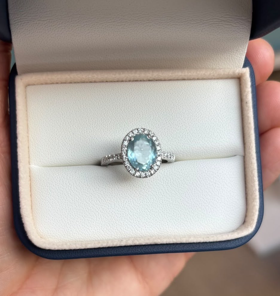 Anillo Aguamarina oval Pavé